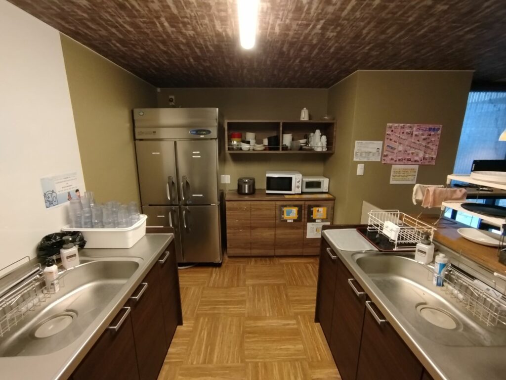 Beppu Hostel U&T Common Area - Kitchen