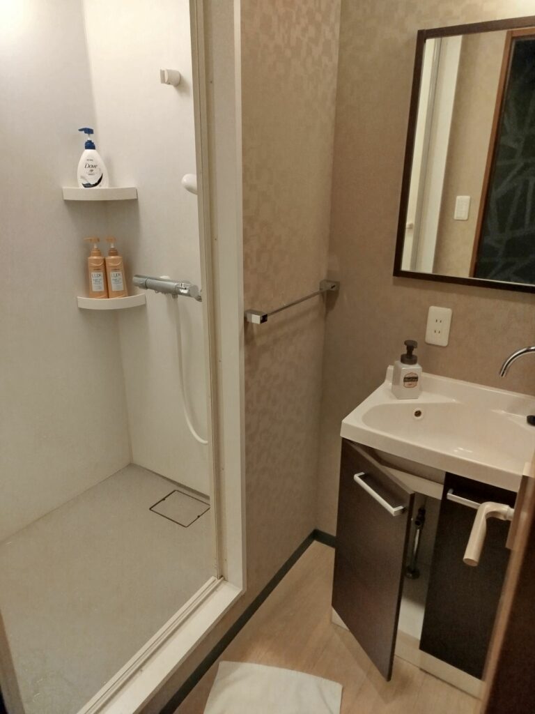 Beppu Hostel U&T Shower